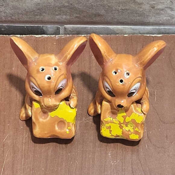 Vintage Mouse and Cheese Salt and Pepper Shaker Set - Picture 4 of 11